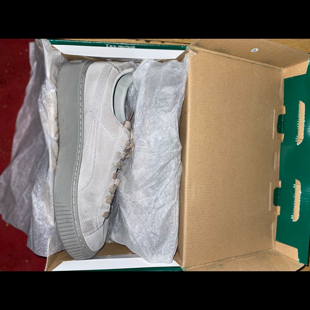 Shoes & Slides - Picture 4 of 8